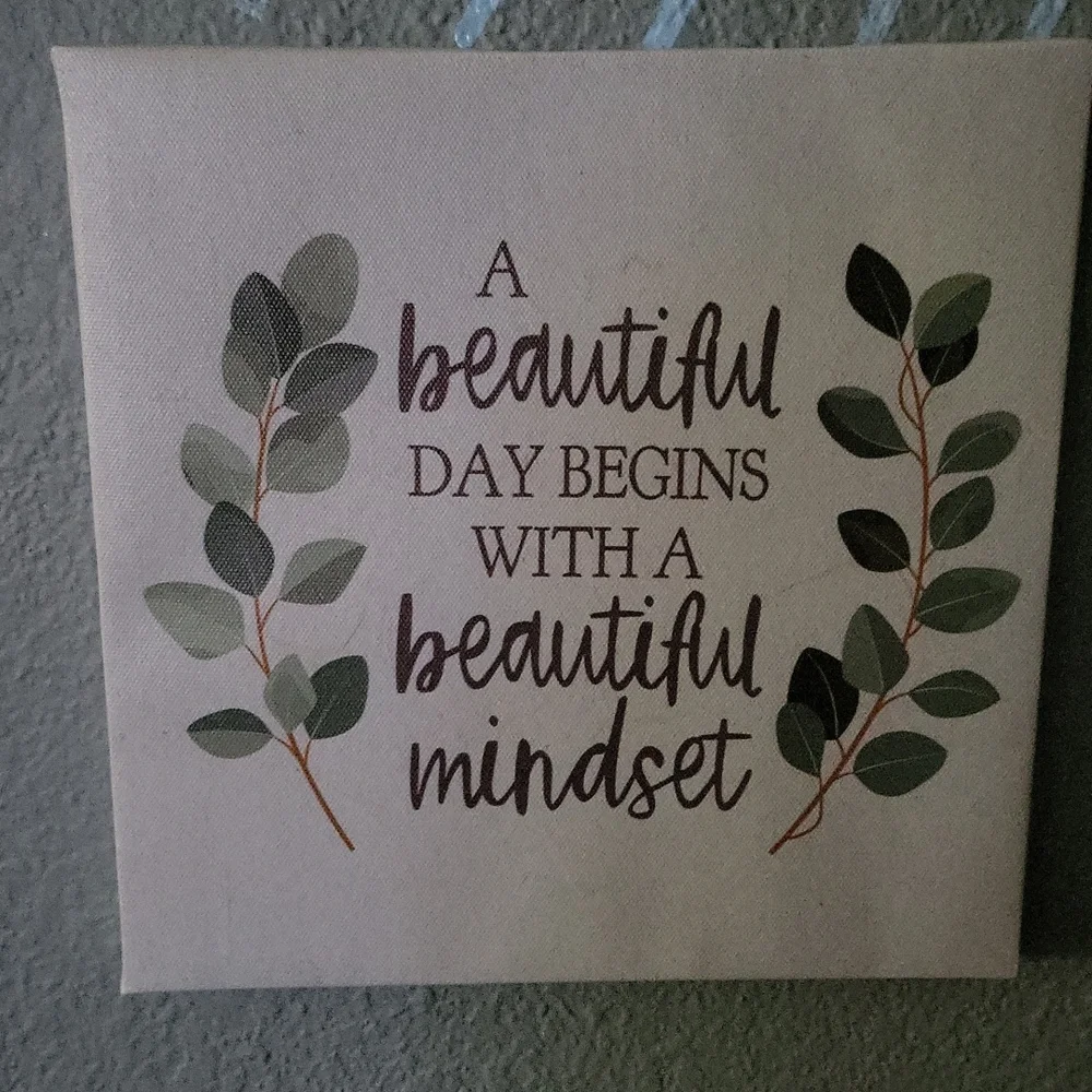 Decor - Picture 3 of 4